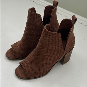 Universal Thread Charlie open toe bootie’s size 7